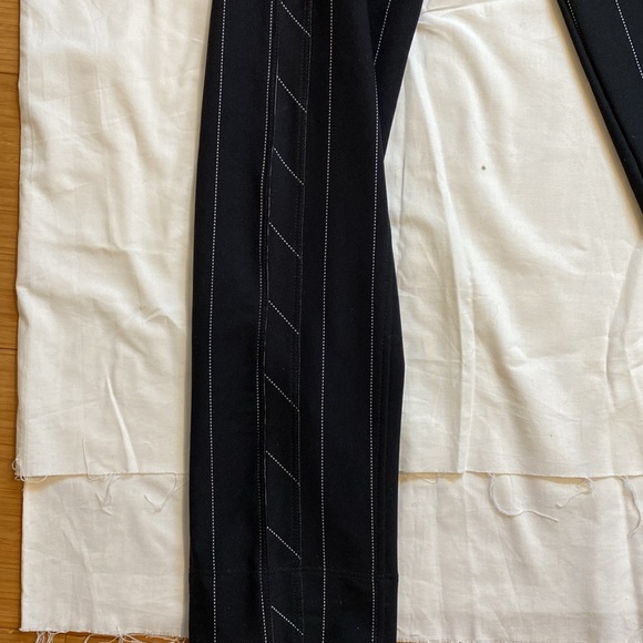 High - Everyday Couture. Style called Minimalist - Picture 8 of 16